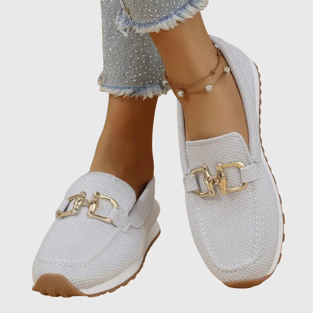 Fabianna | Mocasines para mujer con hebilla y acabado texturizado elegantes | Cómodos