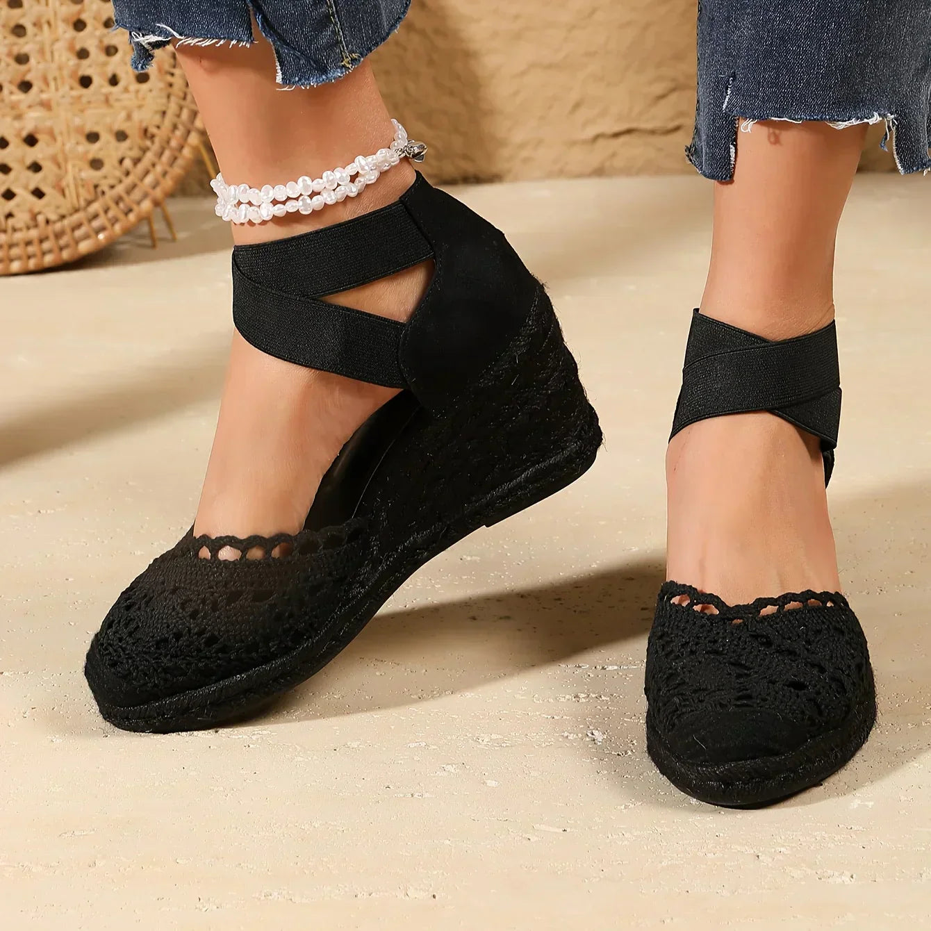 Verena – Zapatos de cuña para mujer con detalle de crochet y tira elástica en el tobillo