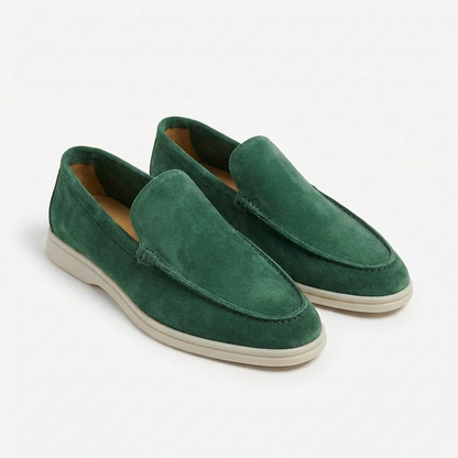 https://cdn.shopify.com/s/files/1/0972/9848/1492/files/Alejandro-Mocasines-Hombre-Con-Costuras-Vistas-Y-Suela-Contraste-Casual-8.png?v=1769426406