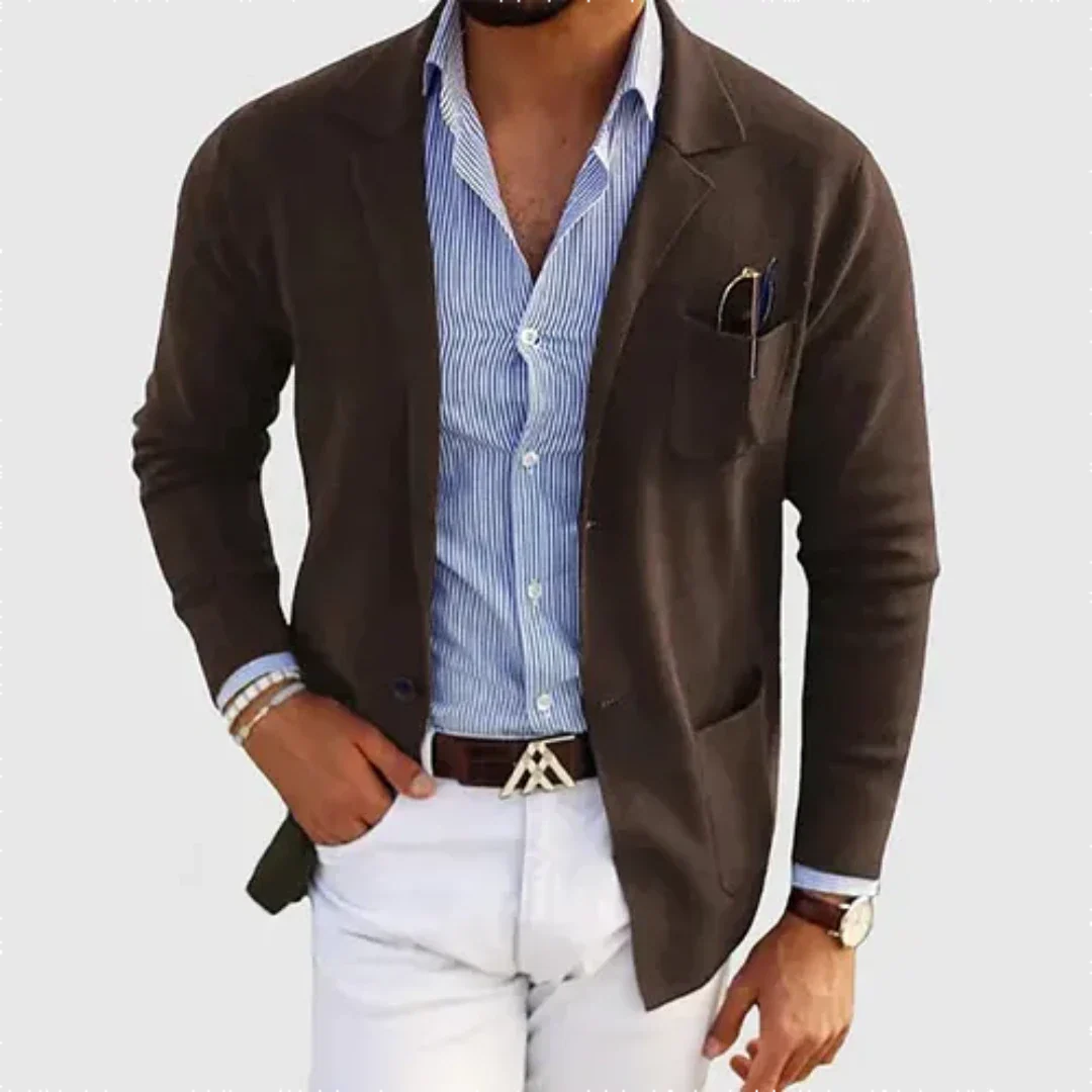 https://cdn.shopify.com/s/files/1/0785/0799/9567/files/Blazer-Herren-Lockere-Passform-entspannter-Komfort-2.png?v=1773445370
