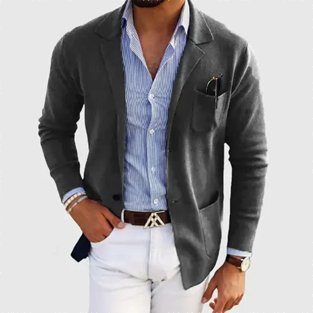 https://cdn.shopify.com/s/files/1/0785/0799/9567/files/Blazer-Herren-Lockere-Passform-entspannter-Komfort-3.png?v=1773445375