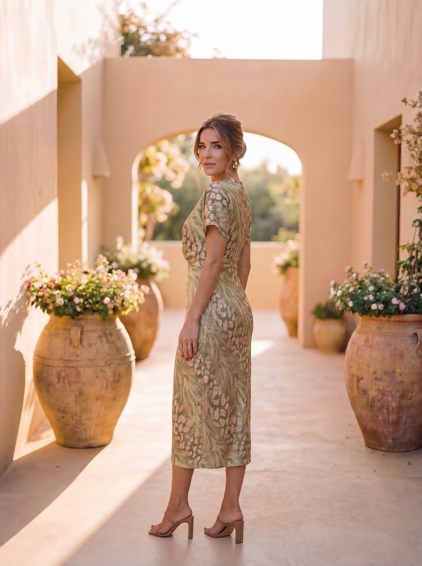 Vestido mujer midi elegante estampado – vestido fluido con lazo en la cintura