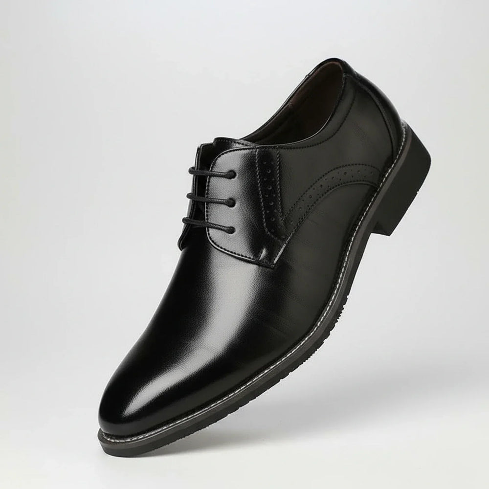https://cdn.shopify.com/s/files/1/0972/9848/1492/files/Hugo-Hombre-Zapatos-Derby-Con-Puntera-Lisa-Y-Costuras-Contrastantes-Formal.webp?v=1768664573