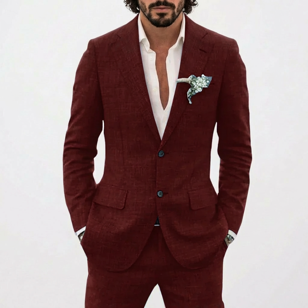 https://cdn.shopify.com/s/files/1/0972/9848/1492/files/Lucas-Traje-De-Novio-Hombre-Con-Corte-Relajado-Y-Solapa-Clasica-Veraniego-7.png?v=1769426693