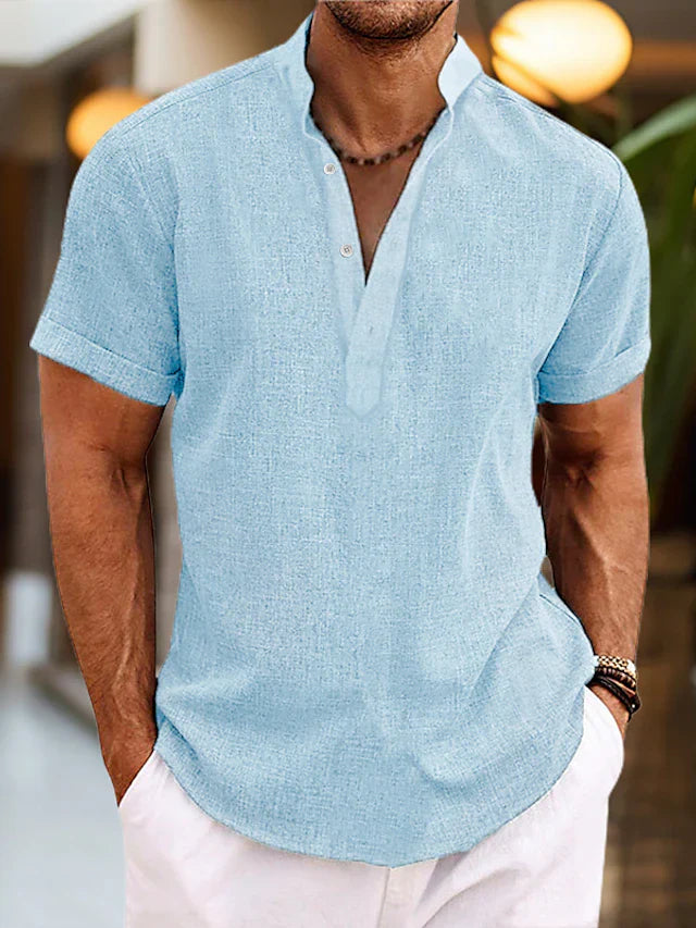 https://cdn.shopify.com/s/files/1/0785/0799/9567/files/Polo-Shirt-Herren-V-Ausschnitt-bequeme-Passform-2.jpg?v=1774049729