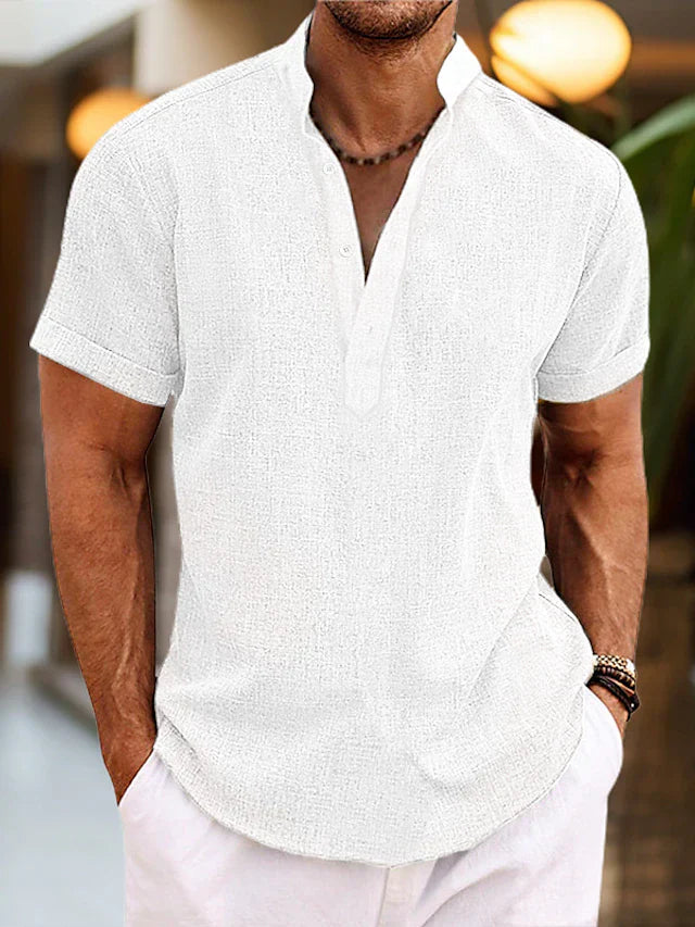 https://cdn.shopify.com/s/files/1/0785/0799/9567/files/Polo-Shirt-Herren-V-Ausschnitt-bequeme-Passform-3.jpg?v=1774049732