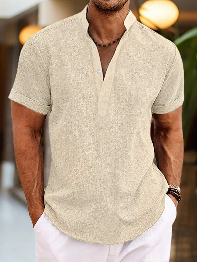 https://cdn.shopify.com/s/files/1/0785/0799/9567/files/Polo-Shirt-Herren-V-Ausschnitt-bequeme-Passform-6.jpg?v=1774049740