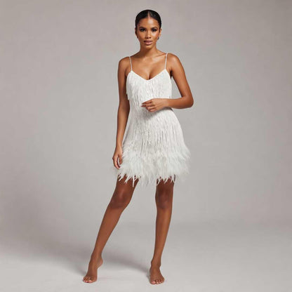 Vestido corto de cóctel mujer con detalles de plumas, estilo sofisticado