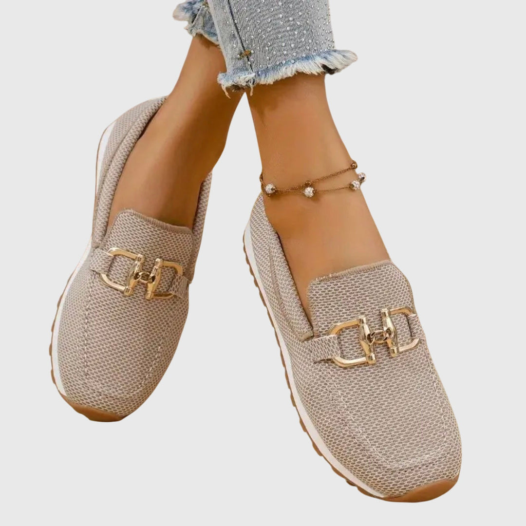 Fabianna | Mocasines para mujer con hebilla y acabado texturizado elegantes | Cómodos