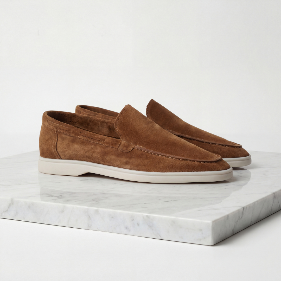 https://cdn.shopify.com/s/files/1/0815/6859/6292/files/loafers-heren-suede-klassiek-casual-formeel-10.png?v=1778612001